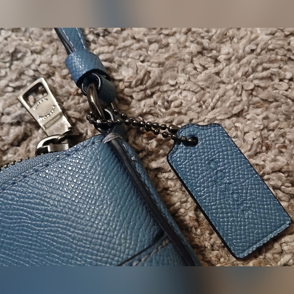 Coach Robin’s Egg Blue Crossbody w/ Heart Appliqué – Gunmetal HW – NWOT - Picture 3 of 11